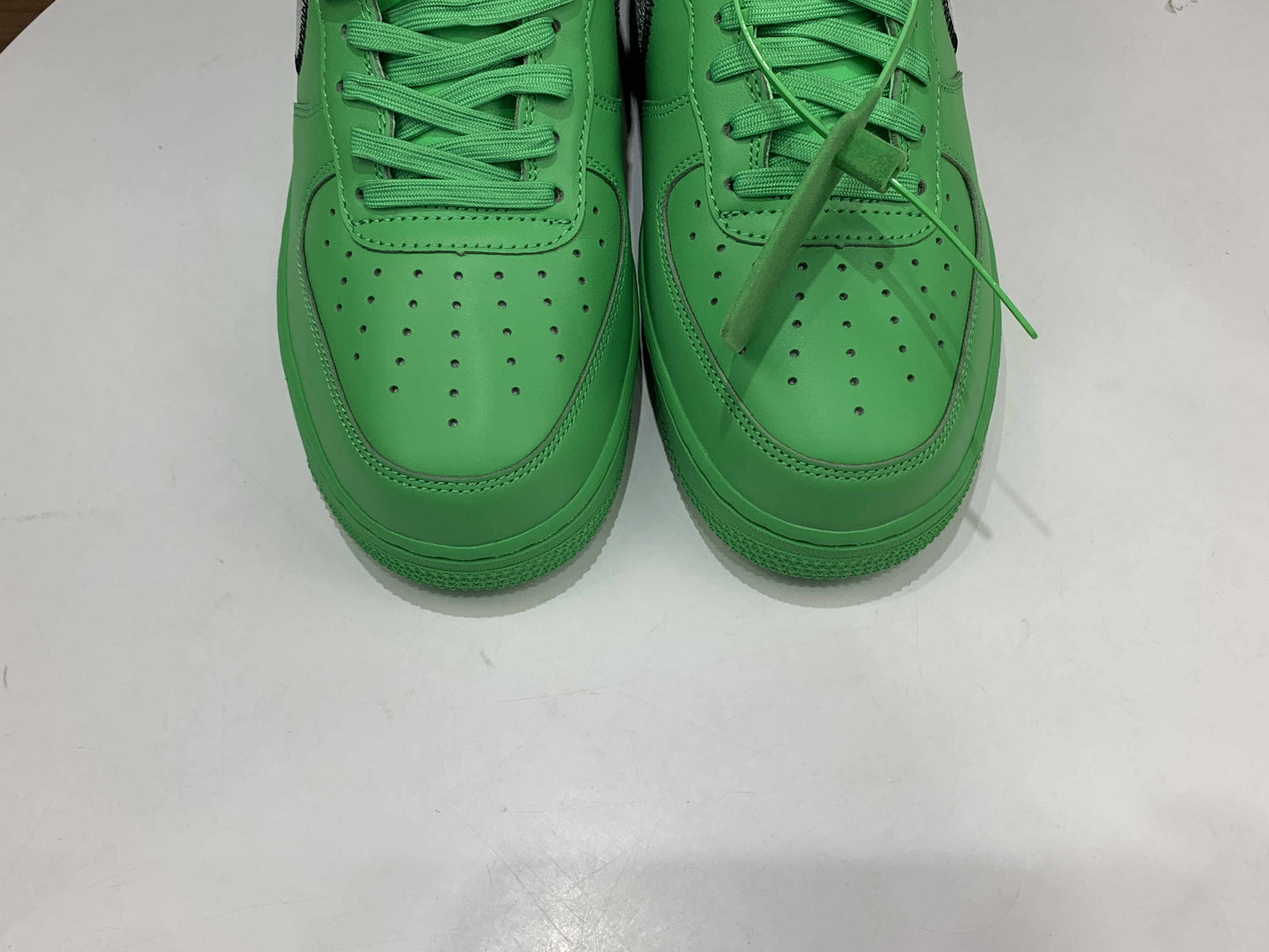NIKE x OFF-WHITE - Nike Air Force 1 Low Light Green Spark x Off-White Sneakers
