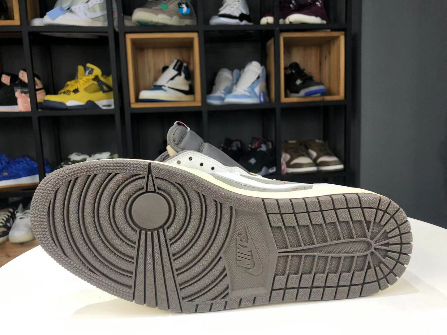 AIR JORDAN x TRAVIS SCOTT - Nike Air Jordan 1 Retro Low OG SP Reverse Mocha x Travis Scott Sneakers