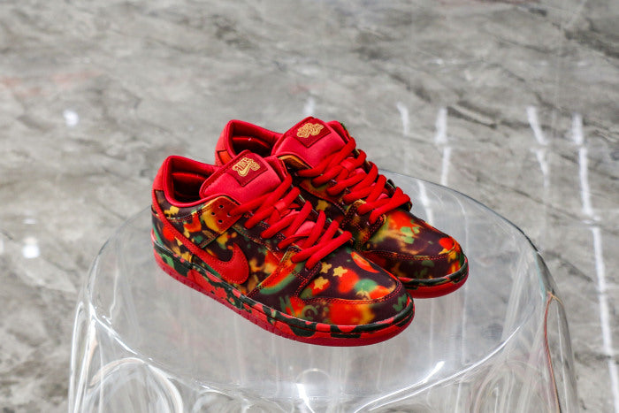 NIKE - Nike Dunk Low SB Poppy Field x The Wizard Of Oz Sneakers (December 2024)