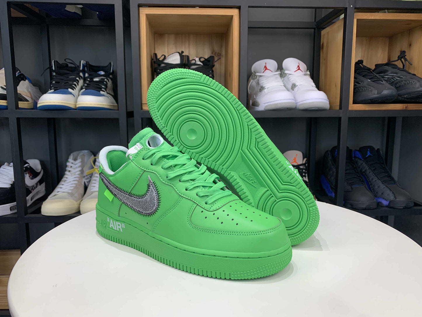 NIKE x OFF-WHITE - Nike Air Force 1 Low Light Green Spark x Off-White Sneakers