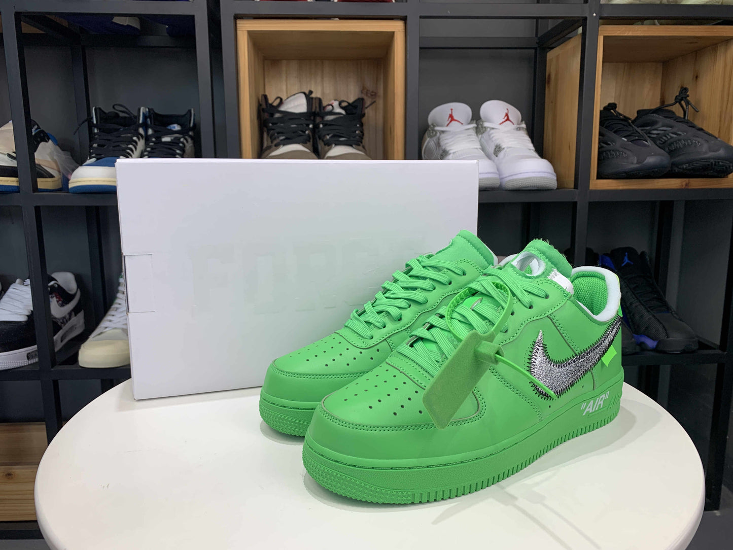 NIKE x OFF-WHITE - Nike Air Force 1 Low Light Green Spark x Off-White Sneakers