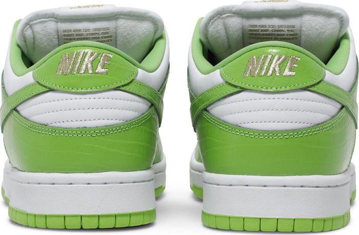 NIKE - Nike Dunk Low OG SB QS Mean Green x Supreme Stars Sneakers (2021)