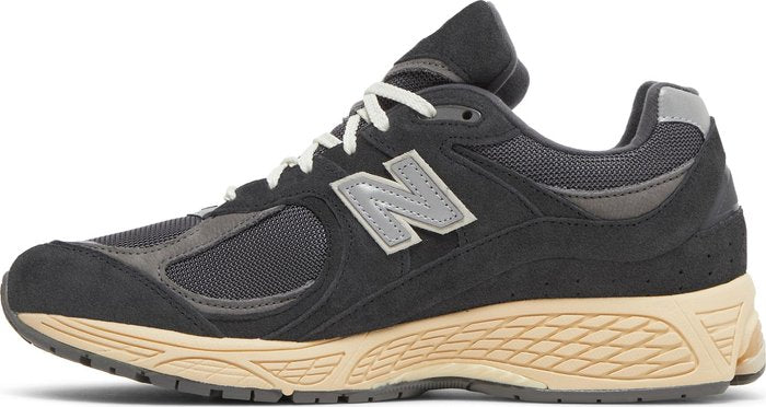 NEW BALANCE - New Balance 2002R Dark Grey Sneakers